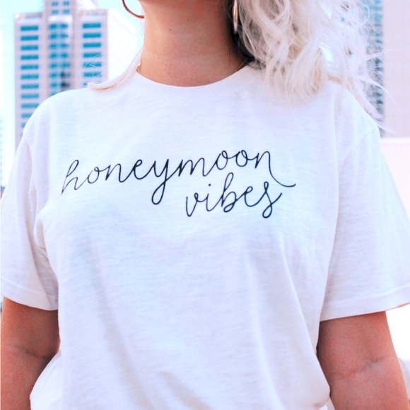 Honeymoon Vibes T-Shirt, New With Tags - Picture 1 of 2